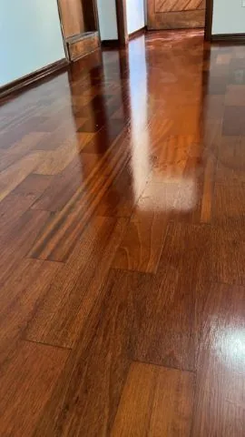 Trabalho de restauração de piso de madeira — Raspadora Taco Brilho Caçapava